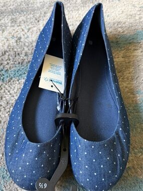 Women's size 6.5 Blue Polka Dot Ballet Flats